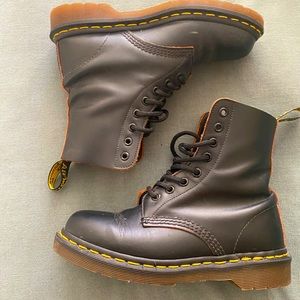 Dr. Marten’s Made in England 1460 size 4